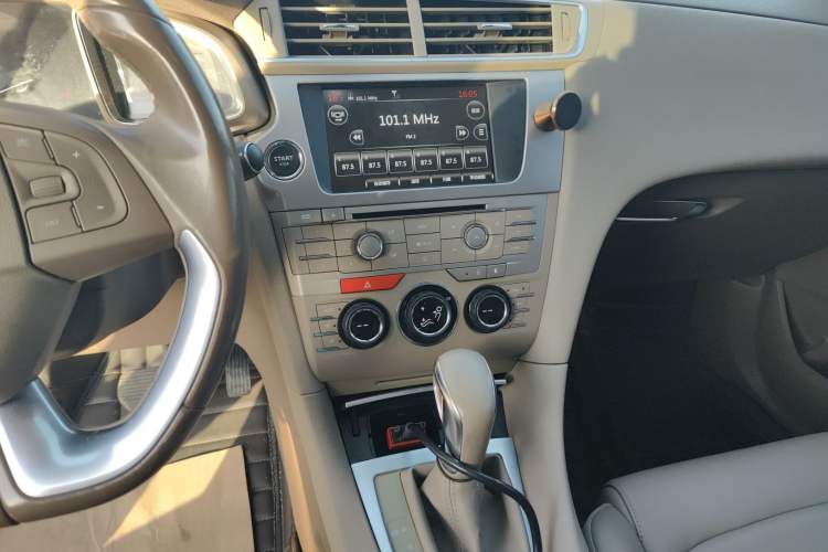 Used DS 5LS 2014 1.6T Luxury Edition THP160
