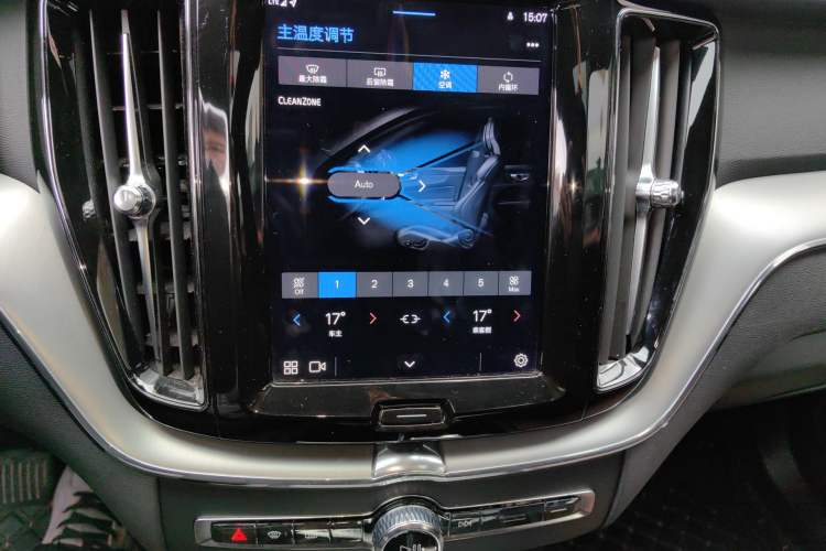 Used Volvo XC60 2022 B5 4x4 Zhiyi Luxury Edition Audio And AC Panel