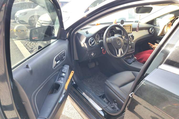 Used Mercedes-Benz GLA 2015 GLA 220 4MATIC Luxury Model
