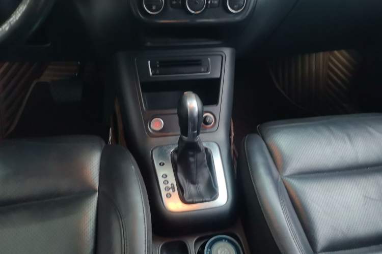 Used Volkswagen Tiguan 2015 1.8TSI Automatic Two-Wheel Drive Luxury Model Gear Lever