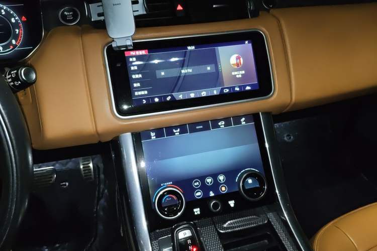 Used Land Rover Range Sport 2018 3.0 SC V6 HSE DYNAMIC Audio And AC Panel