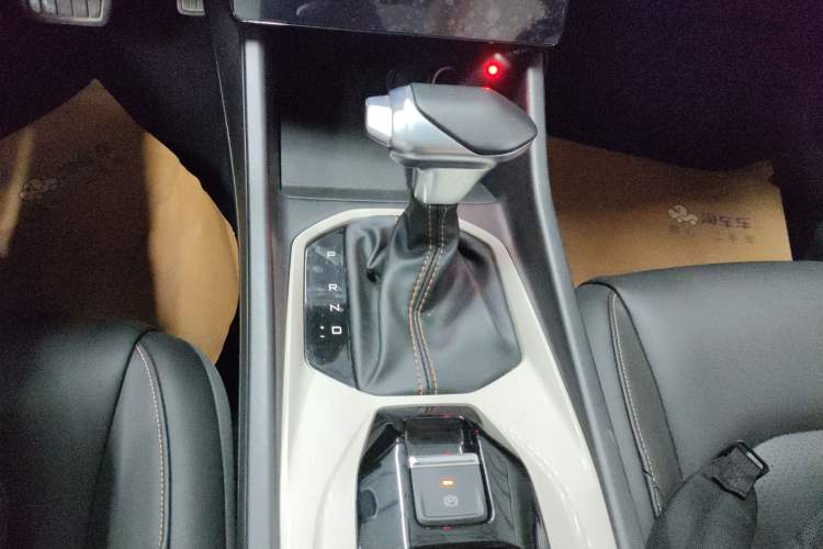Used Dongfeng Aeolus Yixuan 2023 Mach Edition 1.5L Automatic Chasing Wind Version Gear Lever