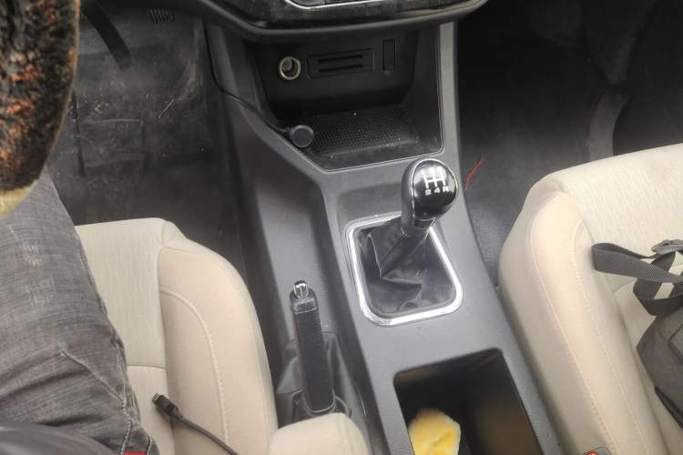 Used FORTHING Lingzhi 2023 M5L 1.6L Base Model 7 Seats