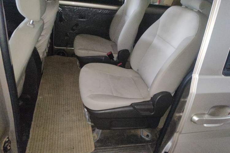 Used Wuling Rongguang V 2016 1.5L Standard Version
