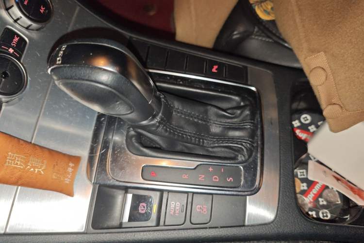 Used Volkswagen FAW-Volkswagen CC 2013 1.8TSI Prestige Model Gear Lever