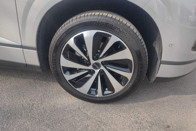 Used BYD Sealion 06 New Energy 2025 Model EV 520 Navigation Edition Right Front Wheel Hub