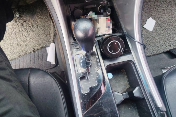 Used Hyundai Sonata 2011 2.0L Automatic Leading Edition Gear Lever