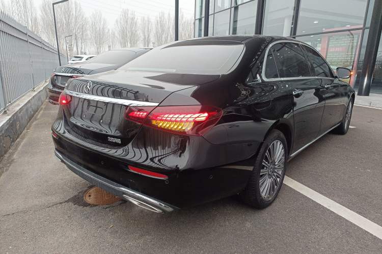 Used Mercedes-Benz E-Class 2022 Second Facelift E 300 L Fashion Edition
