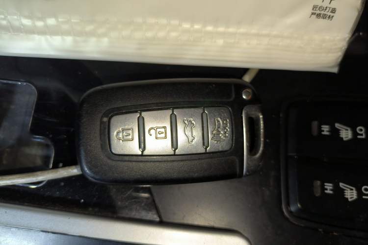 Used Hyundai Sonata 2013 2.4L Automatic Leading Edition China IV Standard Vehicle Key