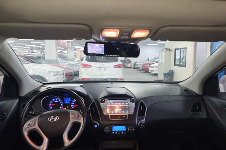 Used Hyundai ix35 2015 2.0L Automatic 2WD Smart Version China V Standard
