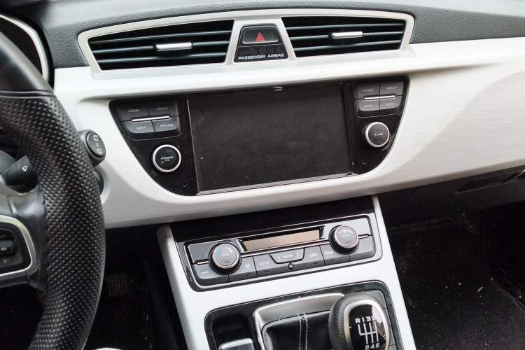 Used Geely Auto Emgrand X7 Sport 2016 2.0L Manual ZhiShang Version
