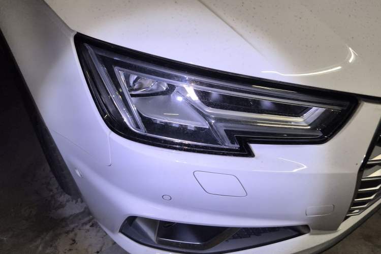 Used Audi A4L 2019 40 TFSI Fashion Edition China VI Emission Standard Right Front Headlight