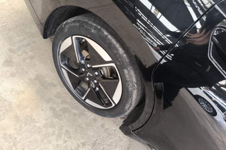 Used Wuling Xingguang 2024 Co-Creation Edition 150 Flagship Model Right Rear Wheel Hub