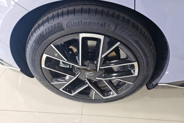 Used Avatr 06 2025 Pro Range-Extended Edition Exterior 5