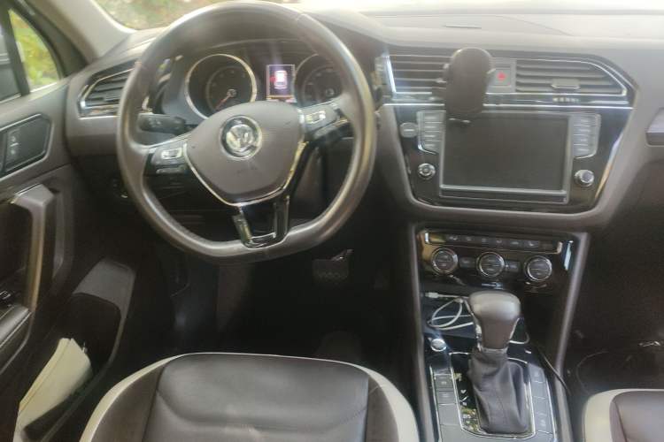 Used Volkswagen Tiguan L 2017 330TSI Automatic Two-Wheel Drive Luxury Edition
