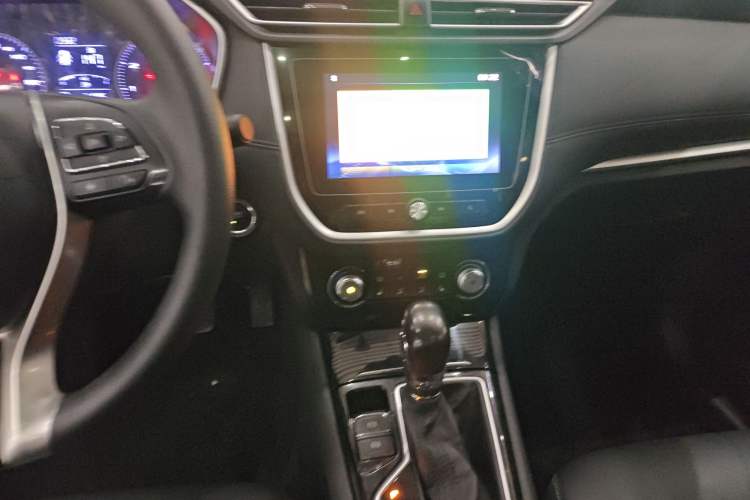 Used Roewe RX3 2020 1.6L CVT 4G Connected Ultra-Cool Flagship Edition Audio And AC Panel