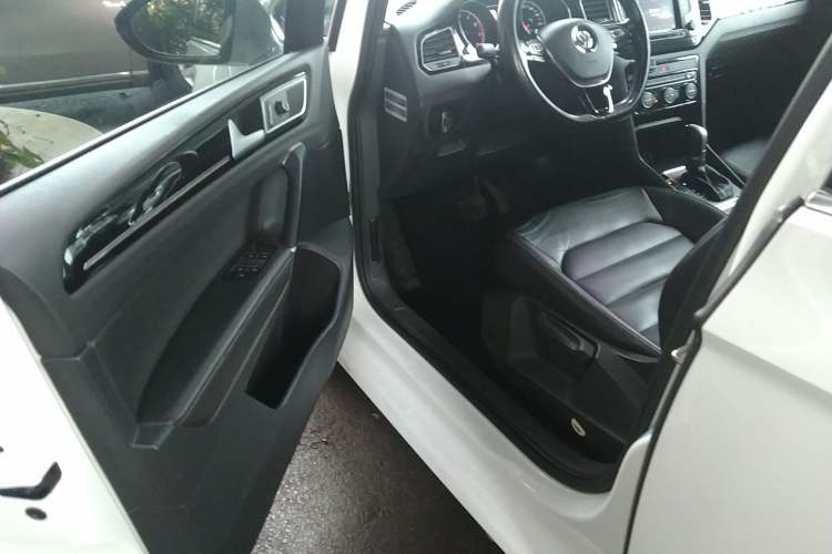 Used Volkswagen Golf 2015 1.4TSI Sportsvan Driver Seat