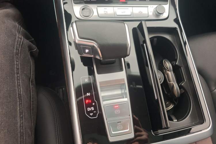 Used Audi Q7 2023 45 TFSI quattro S line Sport model Gear Lever
