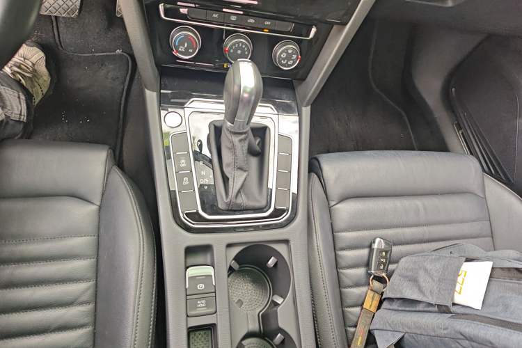 Used Volkswagen Magotan 2017 330TSI DSG Leading Model
