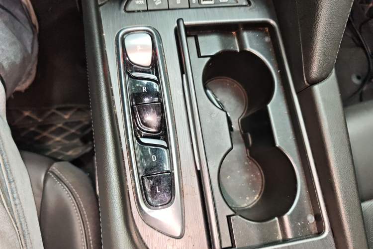 Used Buick Enclave 2020 28T Two-Wheel Drive Prestige Version Gear Lever