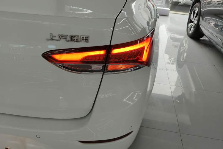 Used Buick GT 2018 18T Automatic Elite Model Right Rear Taillight