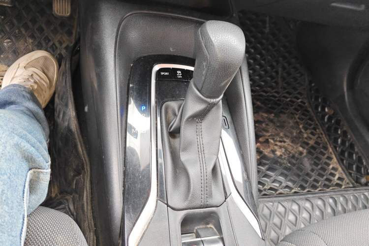 Used Toyota Levin 2022 Facelift TNGA 1.5L CVT Progressive Edition Gear Lever