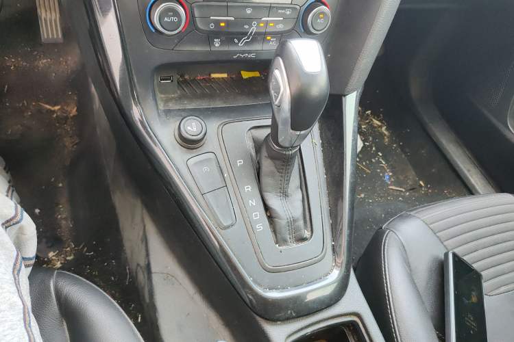 Used Ford Focus 2015 Hatchback EcoBoost 125 Automatic Supreme Style Edition
