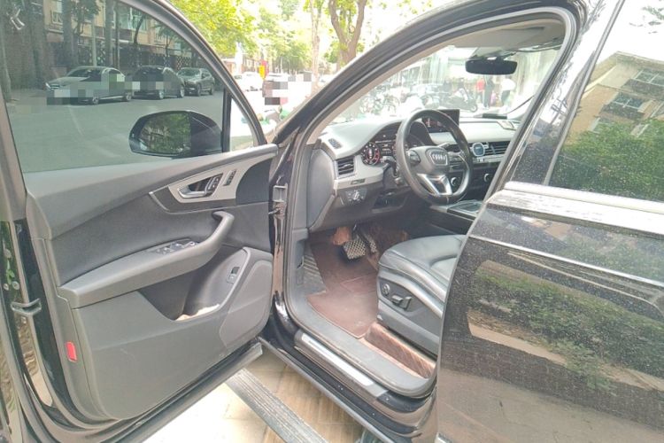 Used Audi Q7 2019 55 TFSI Technology Edition Driver Seat