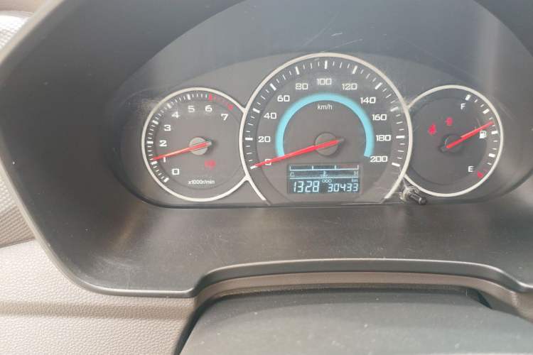 Used Wuling Hongguang V 2022 1.5L Enjoy Edition Electric-Powered LAR Odometer Close Up