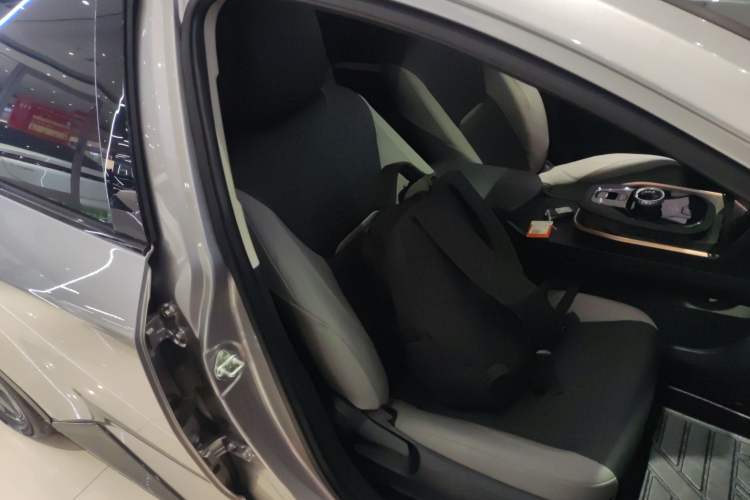 Used Toyota bZ3 2023 517 km Elite PRO Right Front Seat