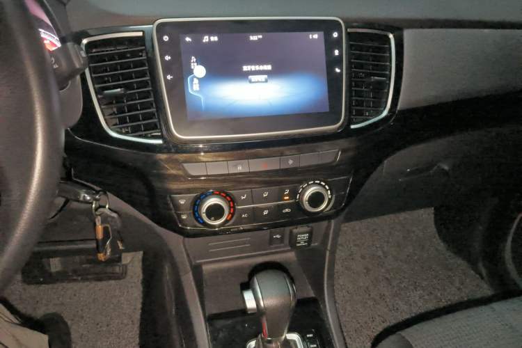 Used Isuzu D-MAX 2020 2.5T Two-Wheel Drive Automatic Navigation Version China VI Emission Standard Extended Length JE4D25Q6A
