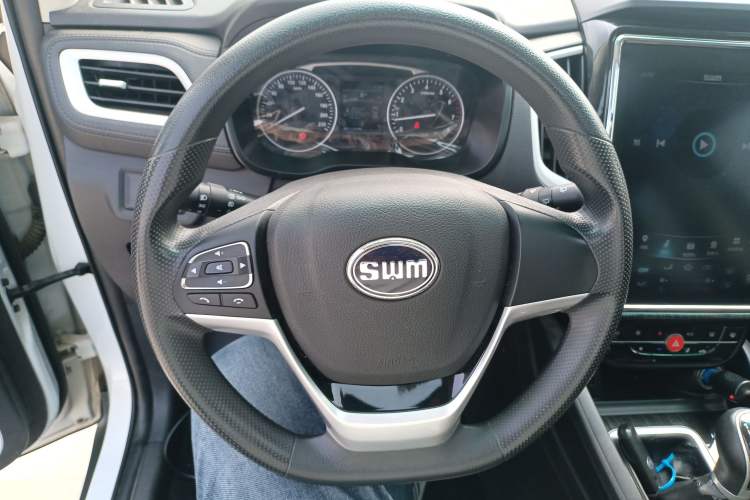 Used SWM X7 2020 2.0L Manual Elite Version 5 Seats