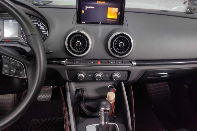 Used Audi A3 2020 Limousine 35 TFSI Fashion Edition China VI Emission Standard Audio And AC Panel