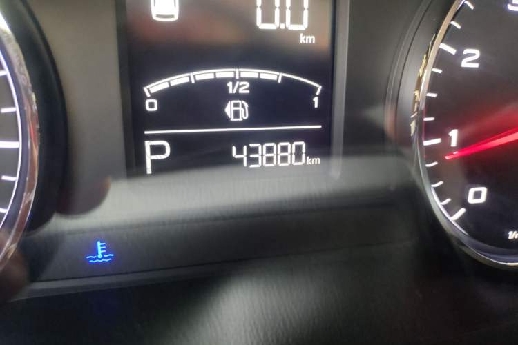 Used Roewe RX5 2016 20T Two-Wheel Drive Automatic Internet Smart Edition
