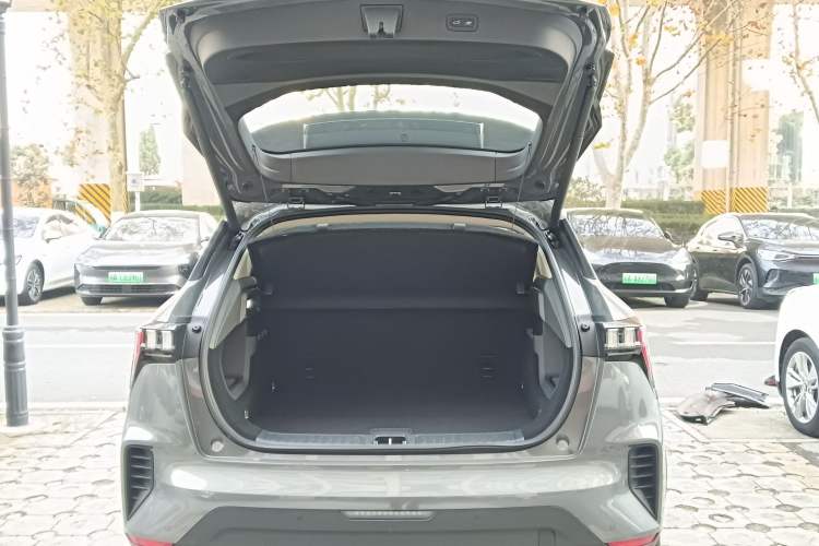 Used Lynk & Co 06 EM-P 2022 PHEV 84 km Range Pro Version
