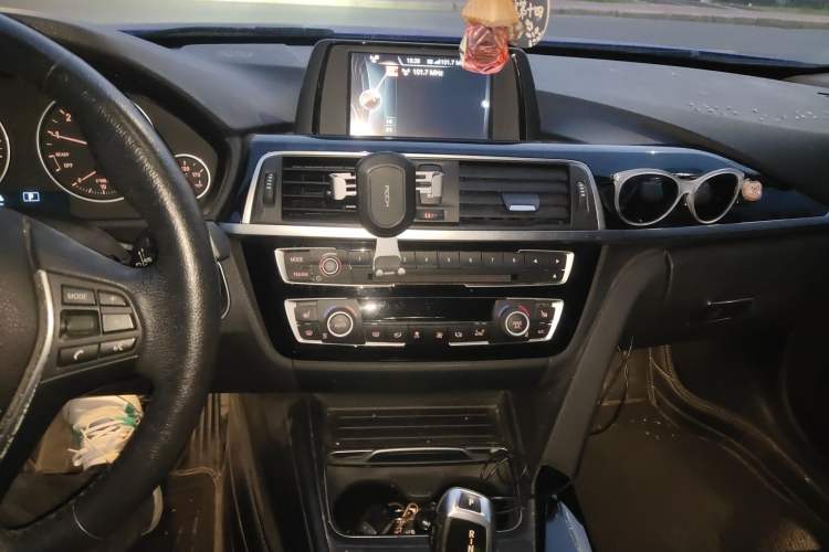 Used BMW 3 Series 2017 320Li xDrive Fashion Model Audio And AC Panel