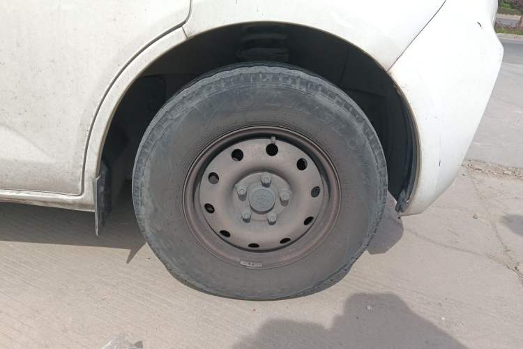 Used CHANGAN KAICHENG Ruixing M60 2023 1.5L GDI Base Model 2-Seat Van Right Front Wheel Hub