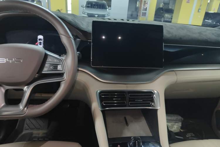 Used BYD Song PLUS New Energy 2025 DM-i 112KM Prestige Model Audio And AC Panel