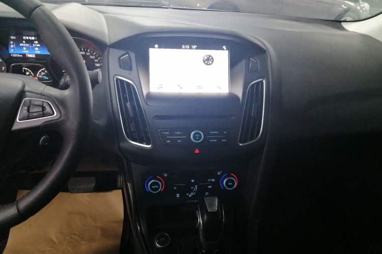 Used Ford Focus 2018 Sedan Classic EcoBoost 180 Automatic Elite Model Audio And AC Panel