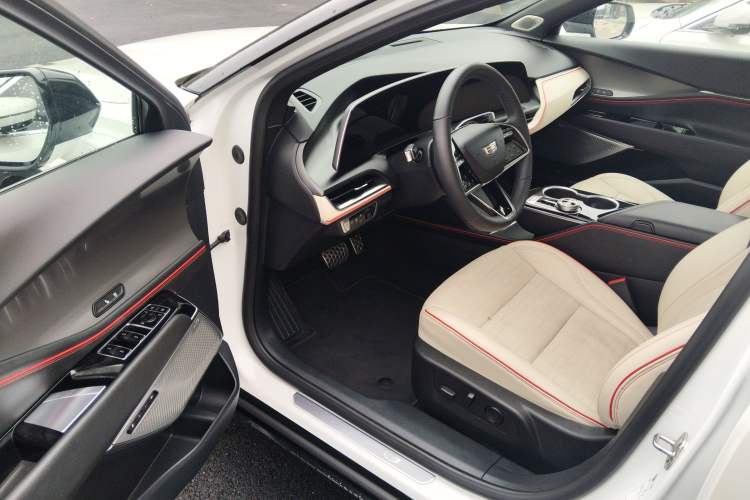 Used Cadillac GT4 2023 25T Prestige Version
