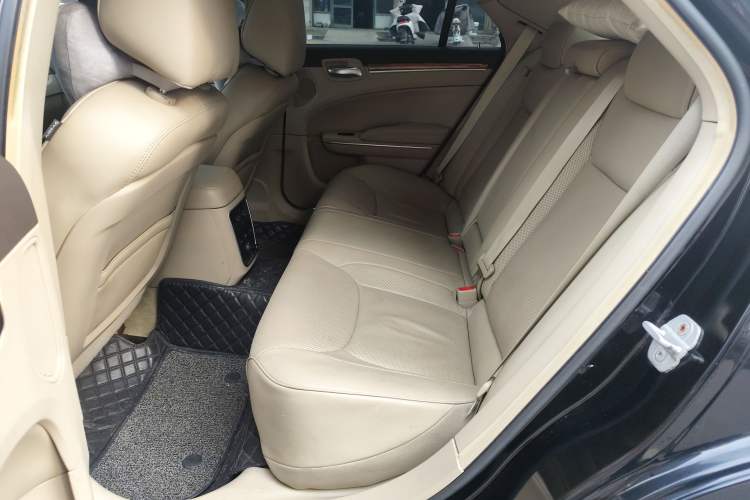 Used Chrysler 300C 2013 3.6L Luxury Edition
