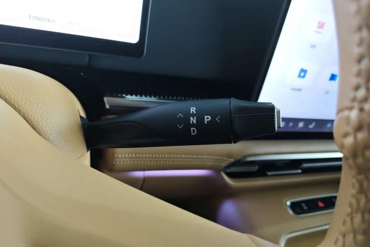 Used VOYAH Dream 2025 PHEV Four-Wheel-Drive Flagship Kunpeng Edition Gear Lever