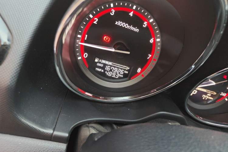 Used Bestune B70 2014 2.0L automatic luxury version Odometer Close Up