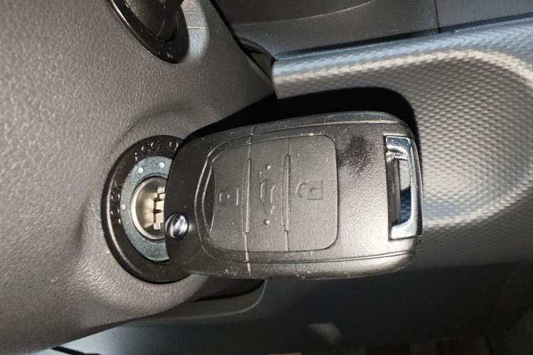 Used Wuling Hongguang New Energy 2025 Extended-Range Hybrid 50KM Comfort Version Vehicle Key