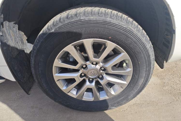 Used Toyota Prado 2018 3.5L Automatic TX-L Right Front Wheel Hub