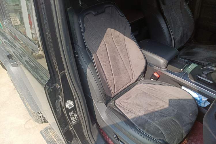 Used 212 T01 2024 2.0T Explorer
