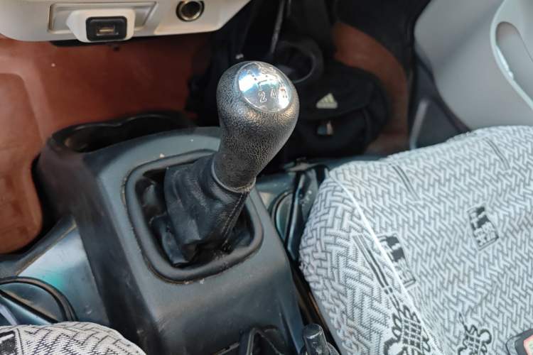 Used Jinbei Gold Card S3 2022 1.6L Crew Cab Double-Row Comfort Model 2.55m SWD16MS