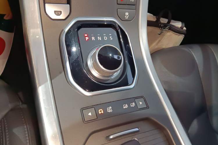 Used Land Rover Range Evoque 2015 2.0T Five-Door Zhiyao Edition Gear Lever