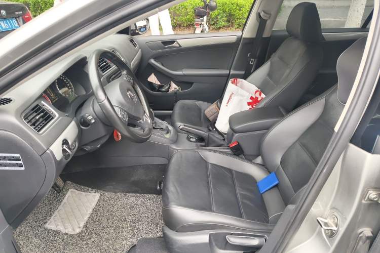 Used Volkswagen Sagitar 2014 1.4TSI Automatic Luxury Model Left Front Seat