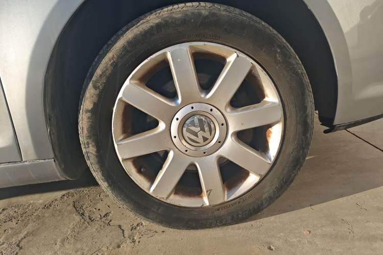 Used Volkswagen Touran 2008 2.0L Smart Edition 5-seat Manual Right Front Wheel Hub